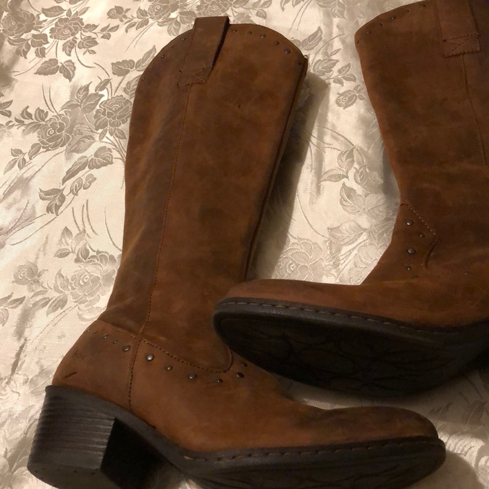 Born boots brand New never worn